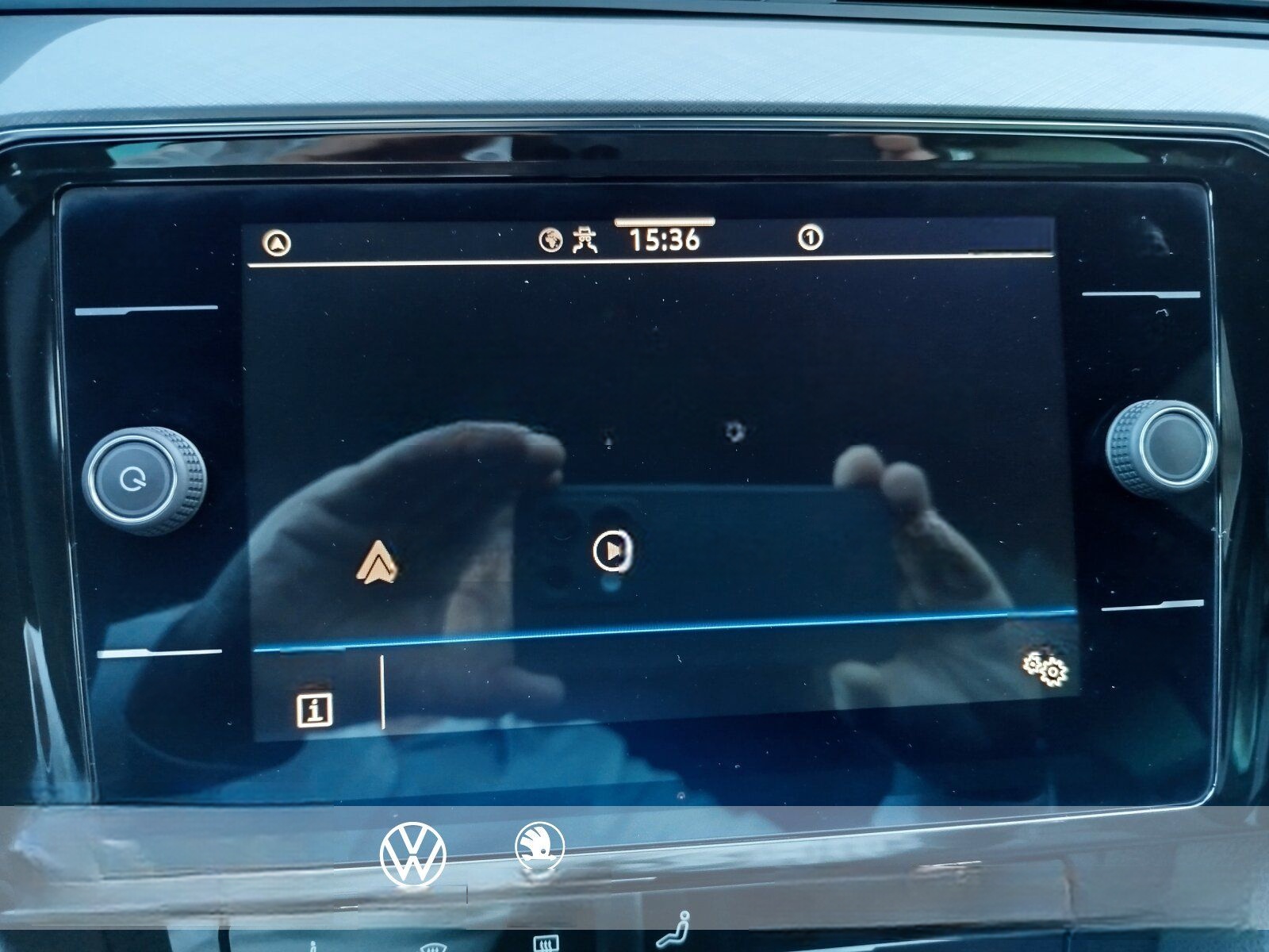 Volkswagen Passat Variant 2.0 TDI DSG Business Navi LED ACC foto 13