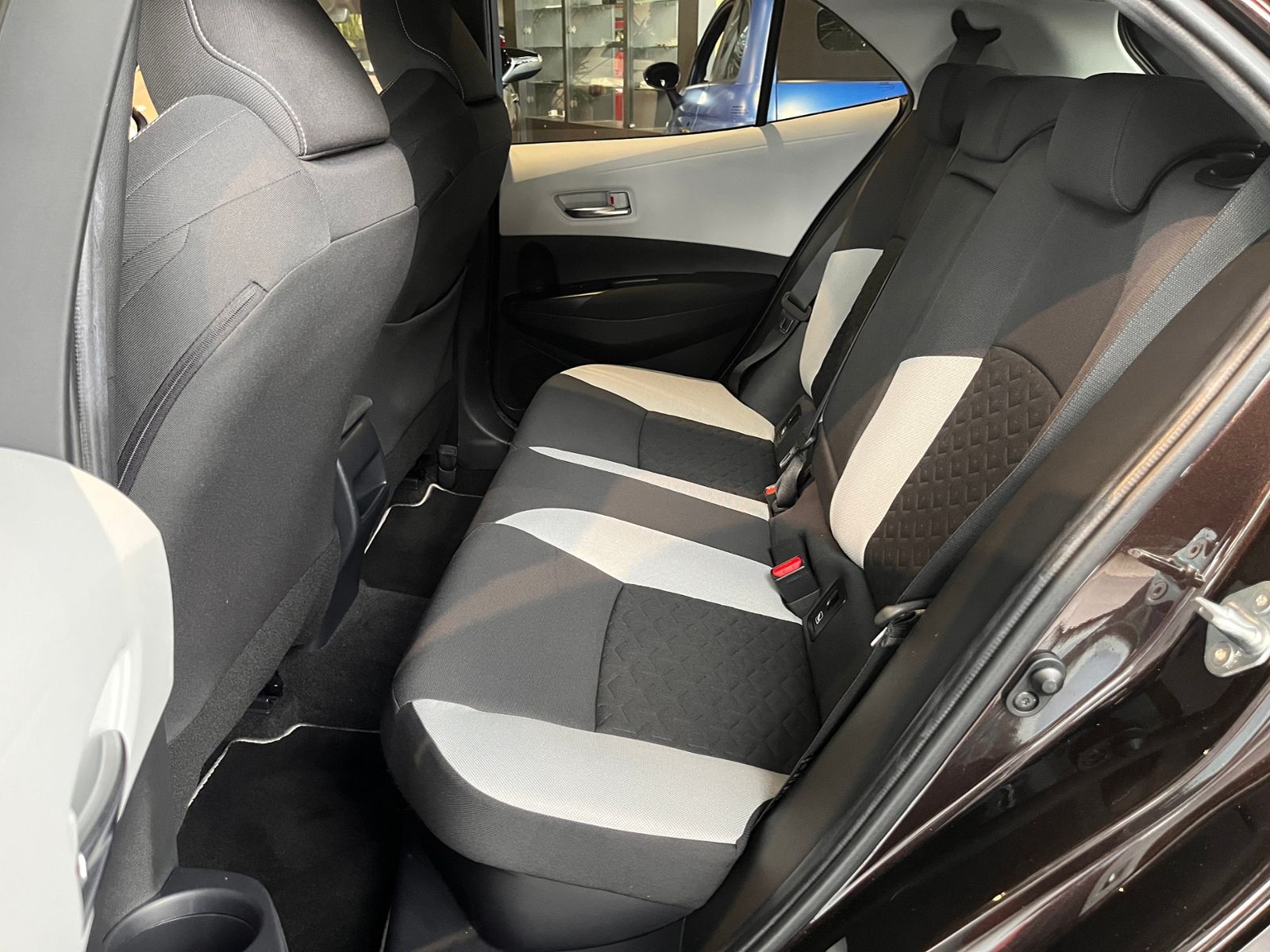 Toyota Corolla Hybrid Club LED NAV DAB PDC ALU foto 23