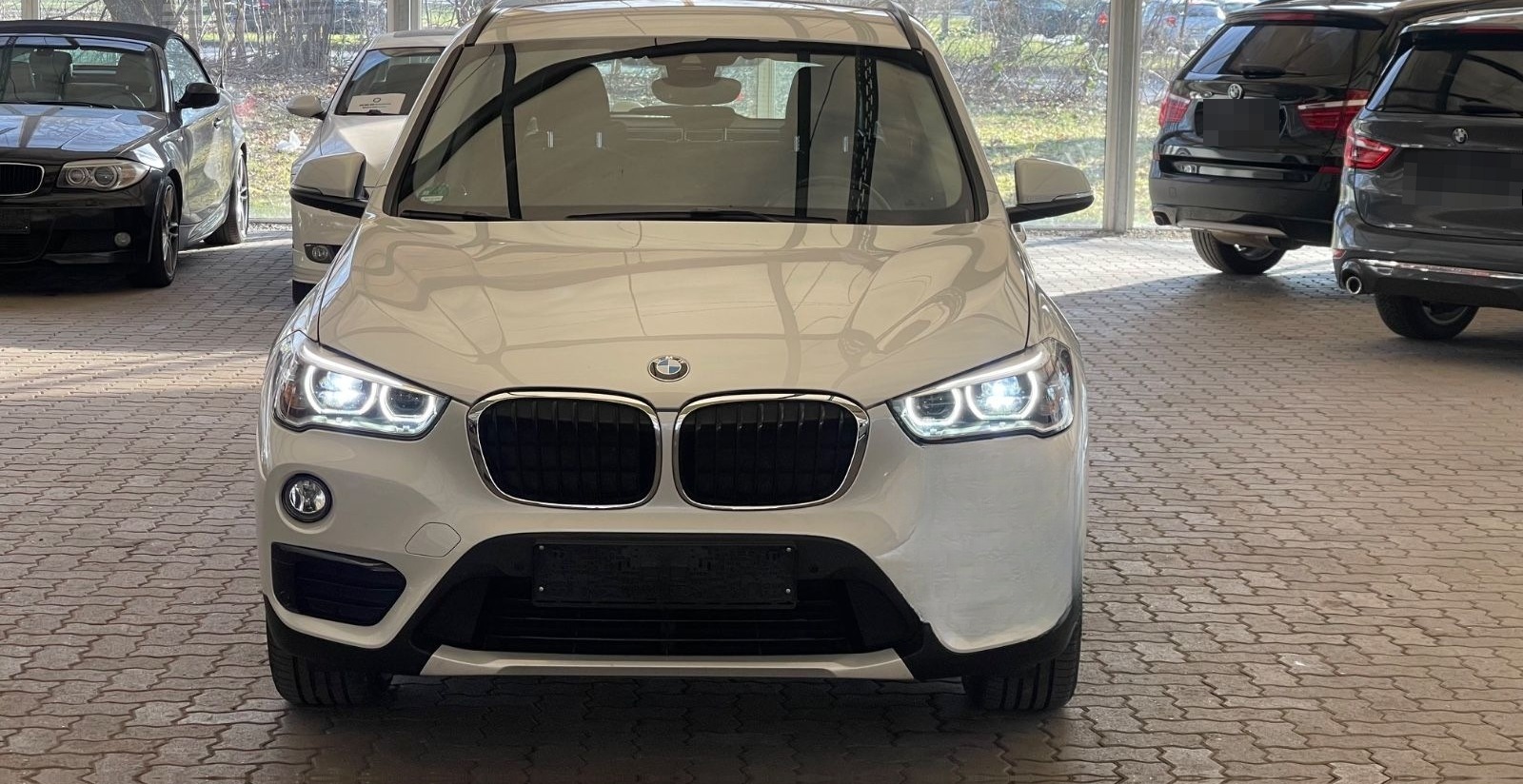 BMW X1 xDrive 20 i Sport Line/1.Hd/Automatik/LED/PDC foto 2