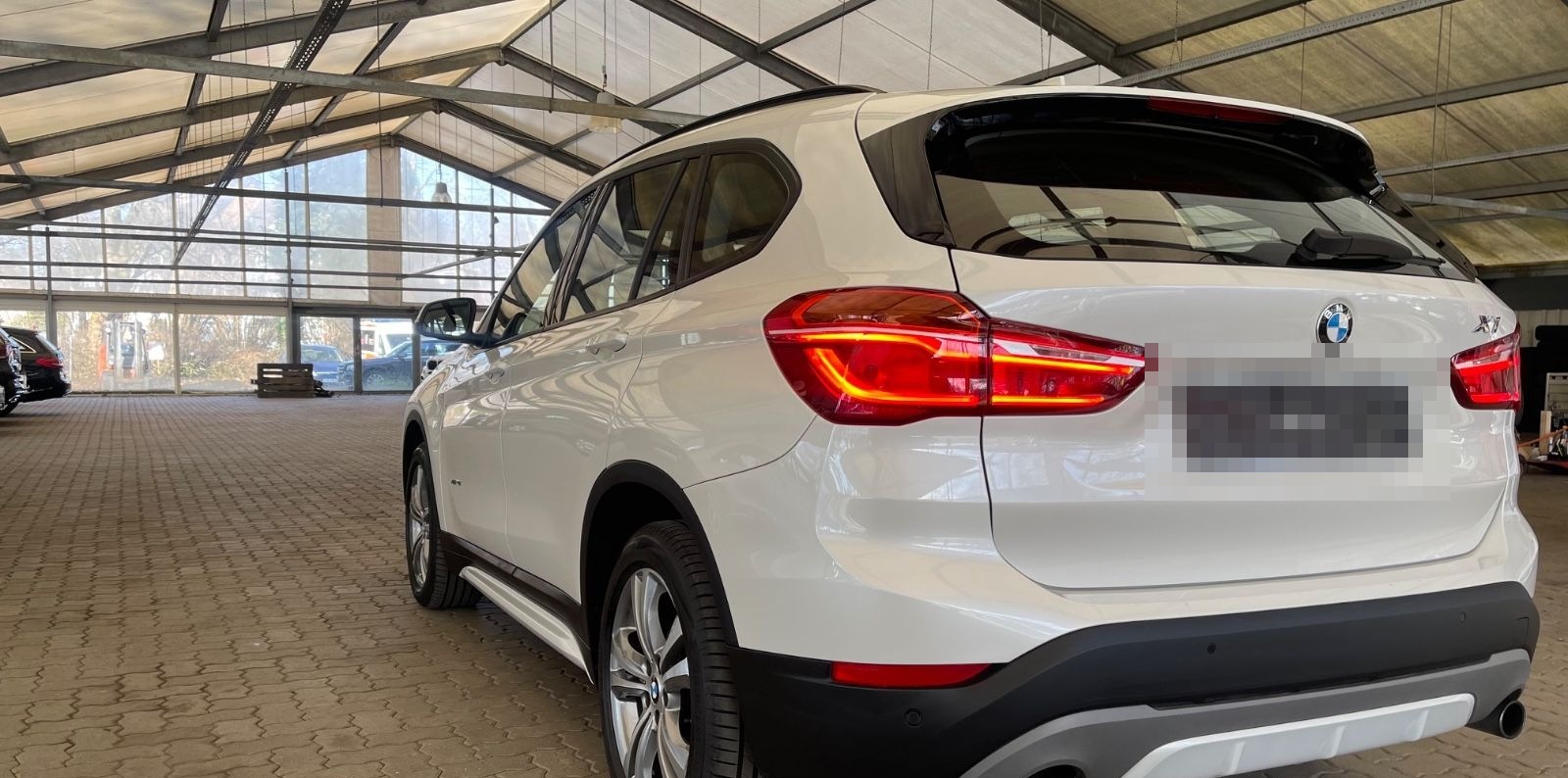 BMW X1 xDrive 20 i Sport Line/1.Hd/Automatik/LED/PDC foto 11