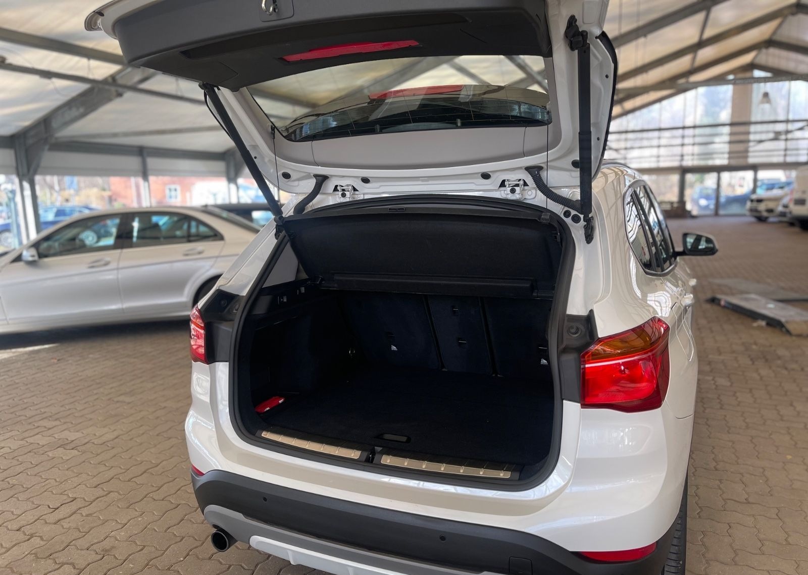 BMW X1 xDrive 20 i Sport Line/1.Hd/Automatik/LED/PDC foto 22