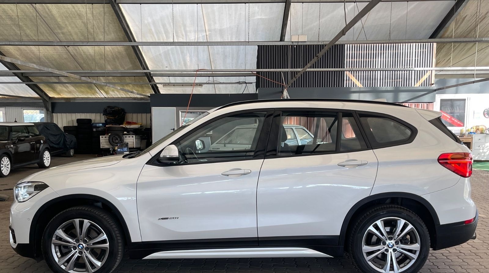 BMW X1 xDrive 20 i Sport Line/1.Hd/Automatik/LED/PDC foto 4