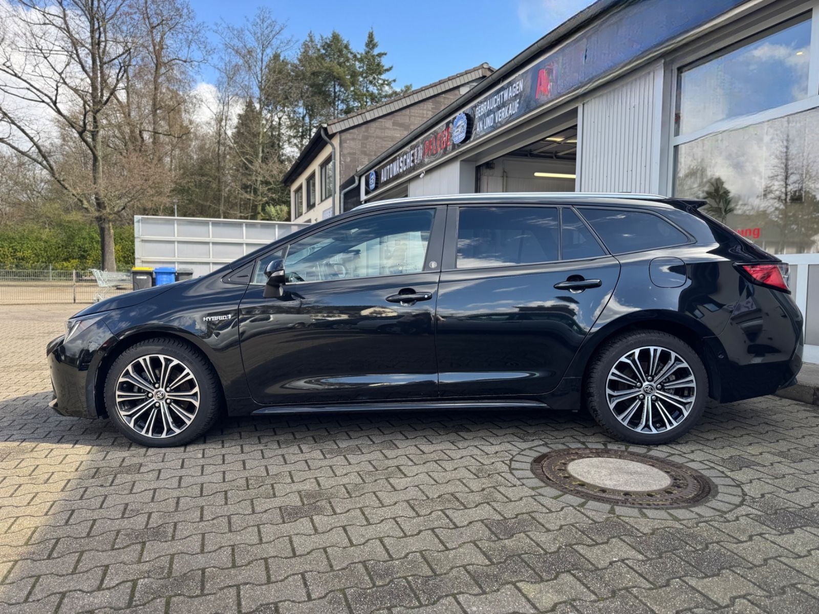 Toyota Corolla Touring Sports Hybrid Team D foto 2