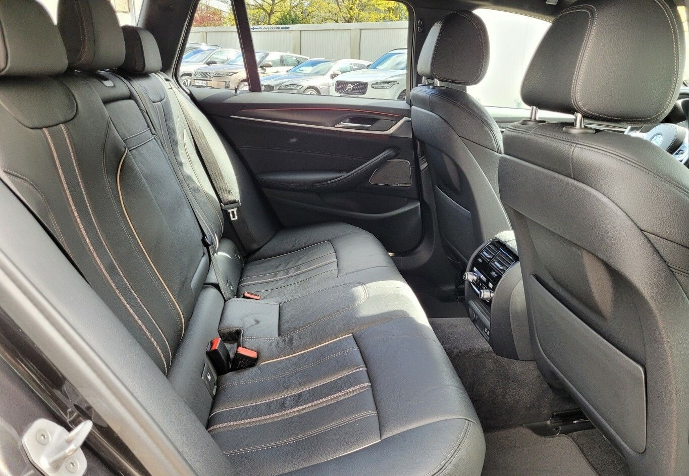 BMW 530 530d xDrive M Sport*AHK*HUD*PANO*DDC*H&K foto 11