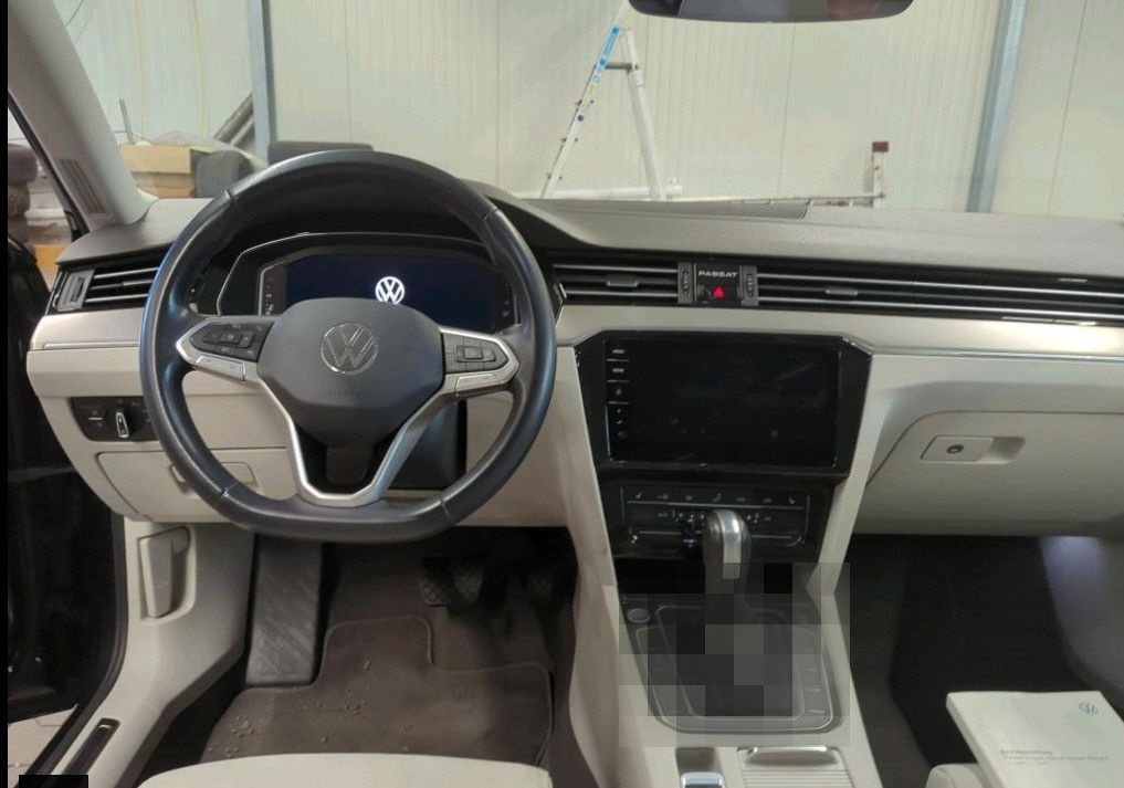 Volkswagen Passat Var. Elegance/Head Up/Memory/IQ Light/H&K foto 2