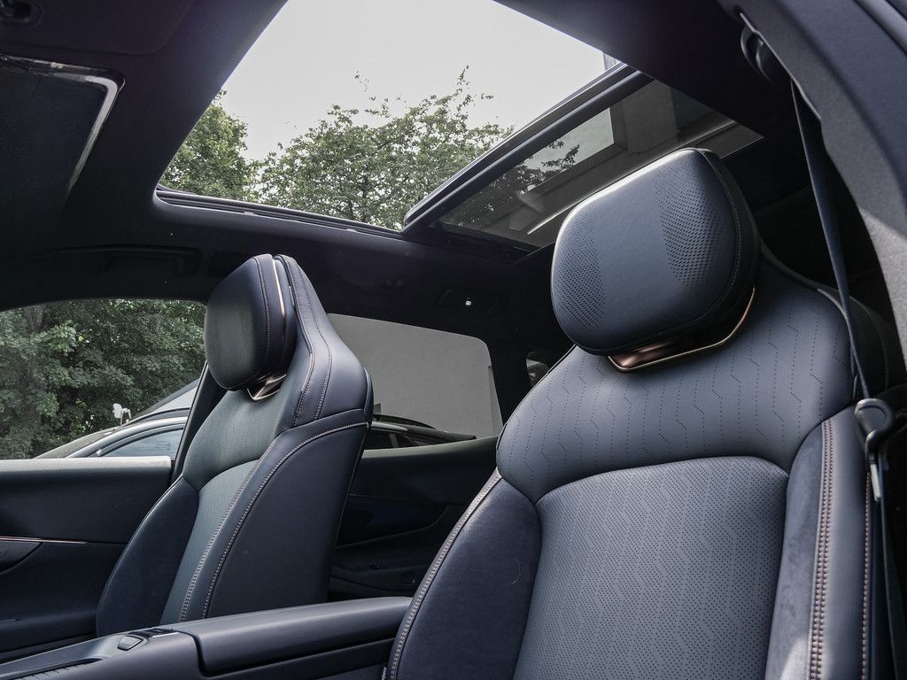 Lynk&Co 08 More foto 11