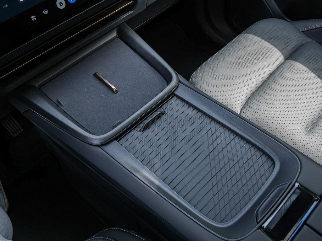 Lynk&Co 08 More foto 13