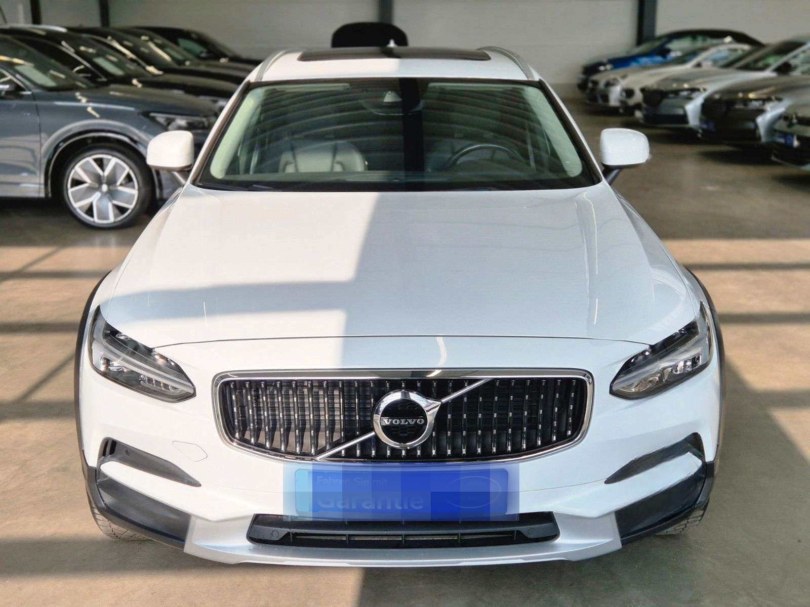 Volvo V90 CROSS COUNTRY AWD LEDER NAV LED PANO CAM AHK foto 2