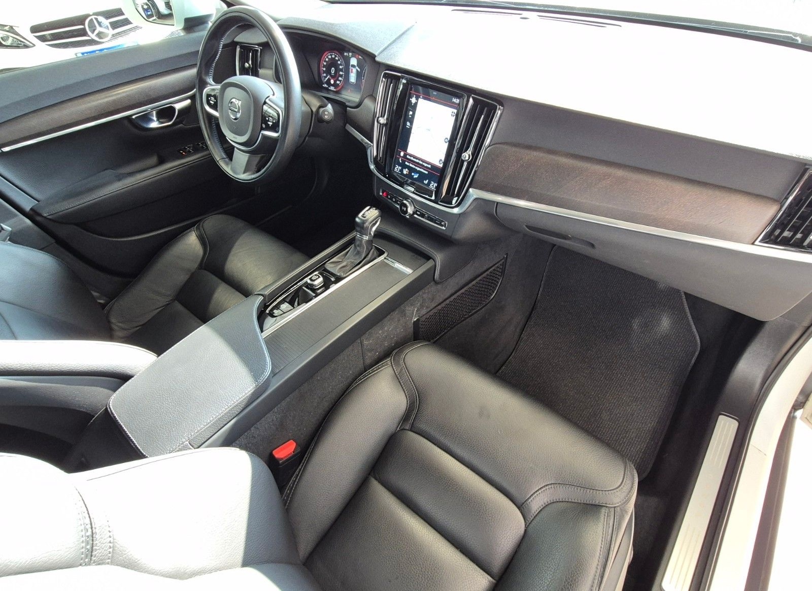 Volvo V90 CROSS COUNTRY AWD LEDER NAV LED PANO CAM AHK foto 12