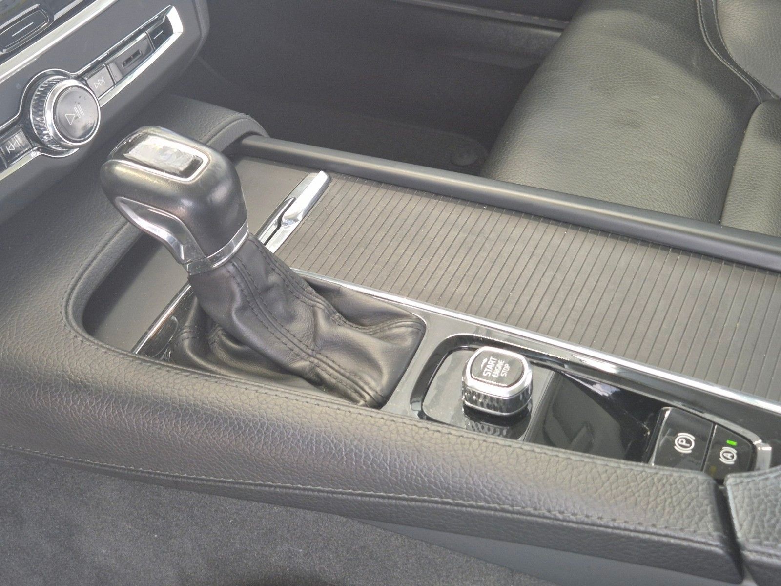 Volvo V90 CROSS COUNTRY AWD LEDER NAV LED PANO CAM AHK foto 20