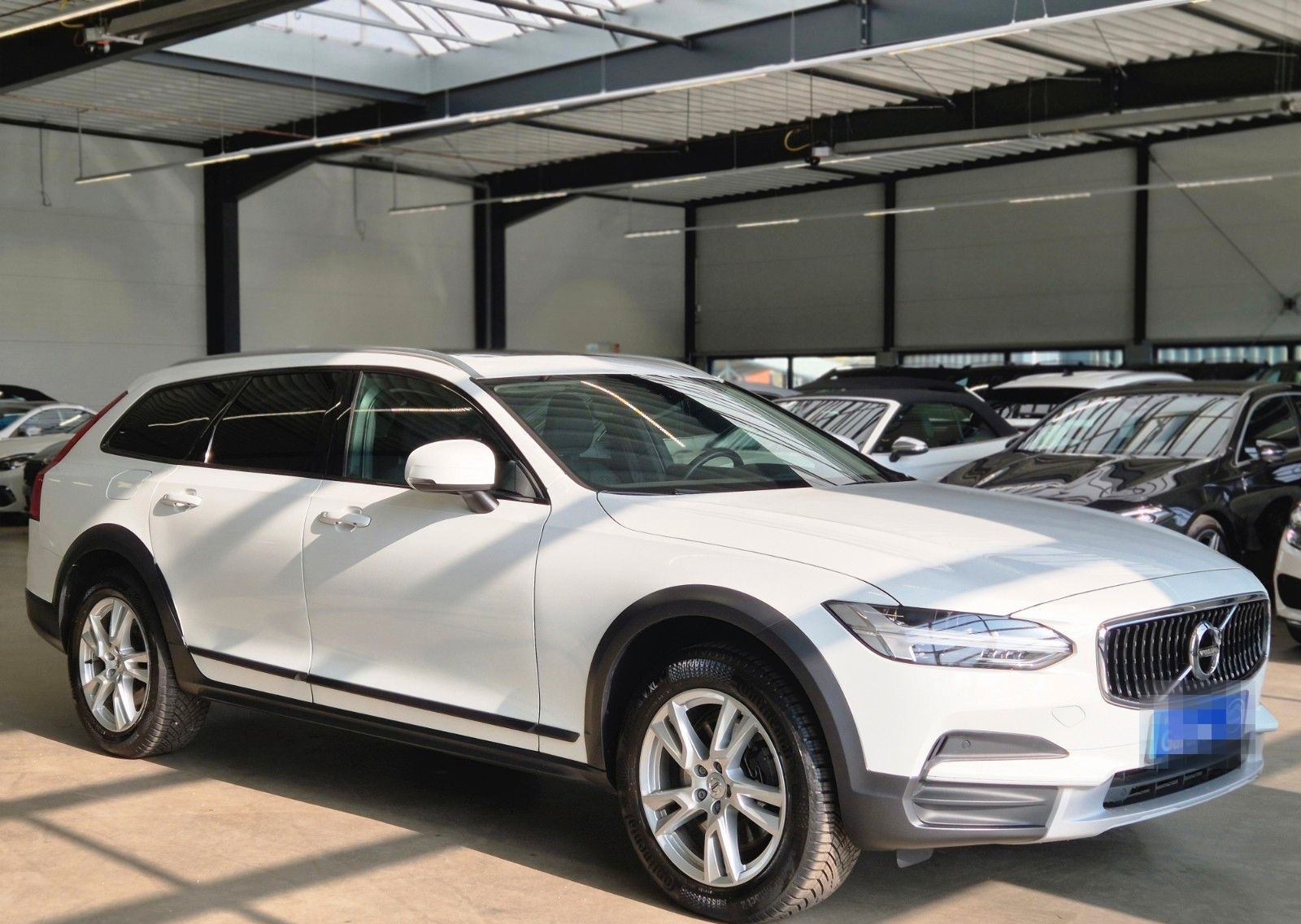Volvo V90 CROSS COUNTRY AWD LEDER NAV LED PANO CAM AHK foto 3