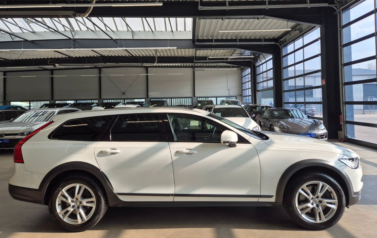 Volvo V90 CROSS COUNTRY AWD LEDER NAV LED PANO CAM AHK foto 4