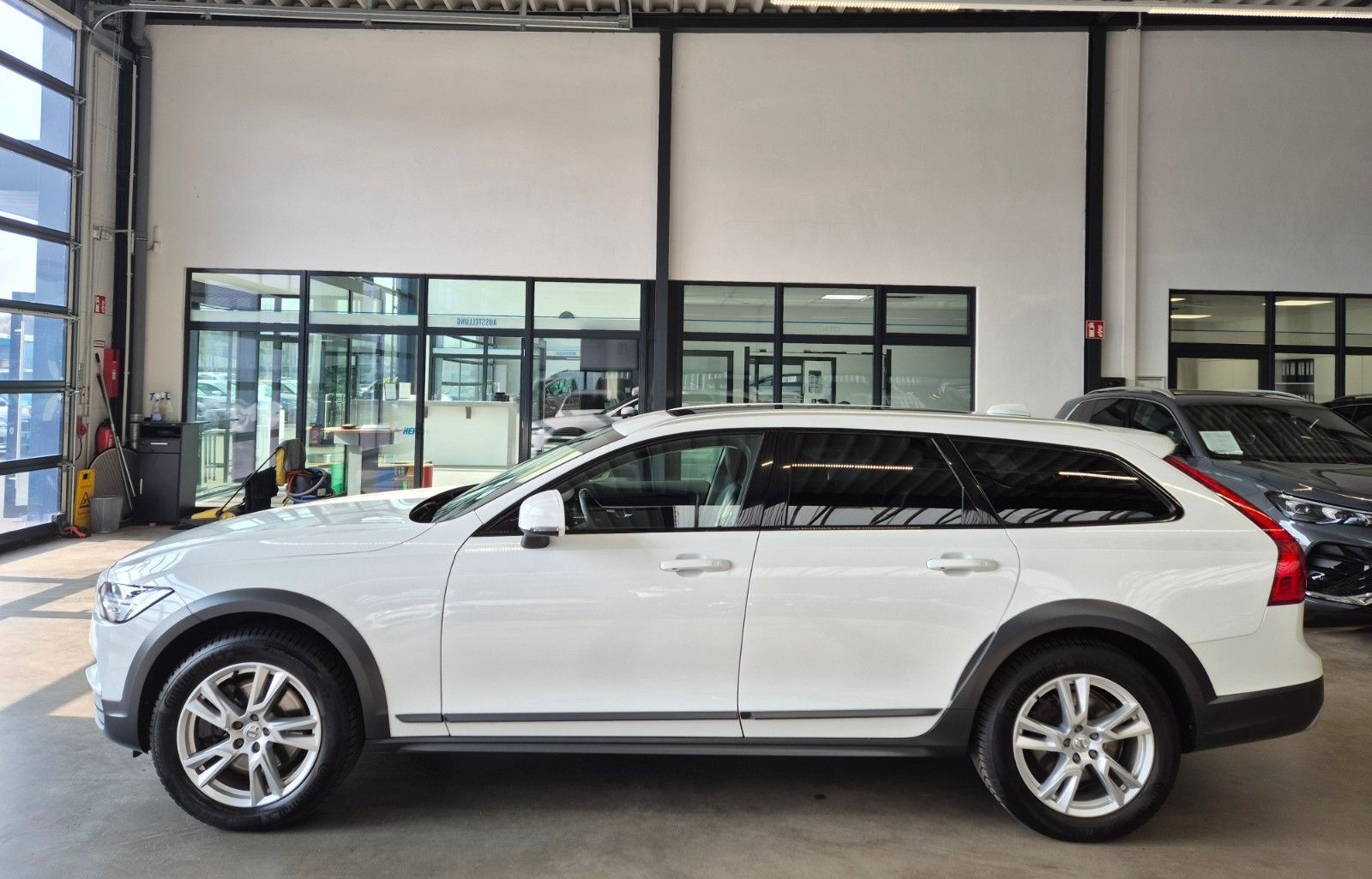 Volvo V90 CROSS COUNTRY AWD LEDER NAV LED PANO CAM AHK foto 8