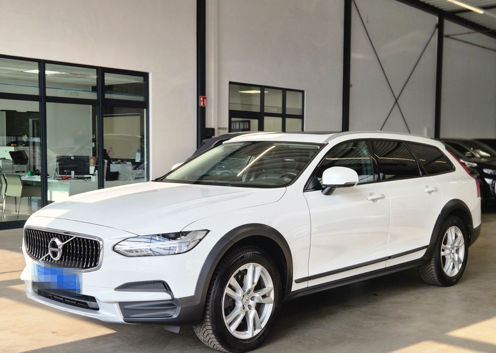 Volvo V90 CROSS COUNTRY AWD LEDER NAV LED PANO CAM AHK foto 9