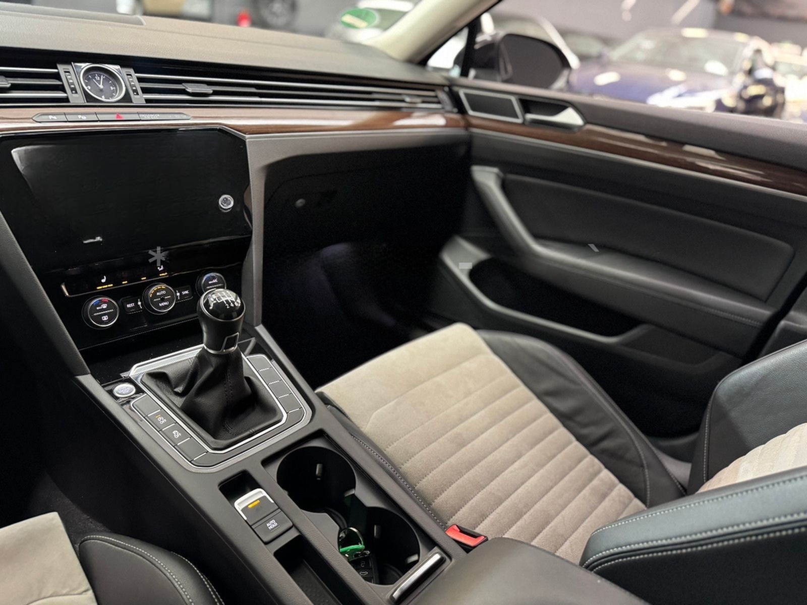 Volkswagen Passat Variant Highline Navi/Shz/ACC/Ahk/Kamera foto 18