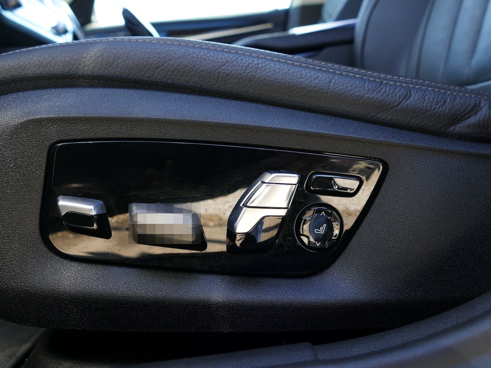 BMW 520d LuxuryLine HUD GSD ACC Laser AHK Sitzbelüf foto 13