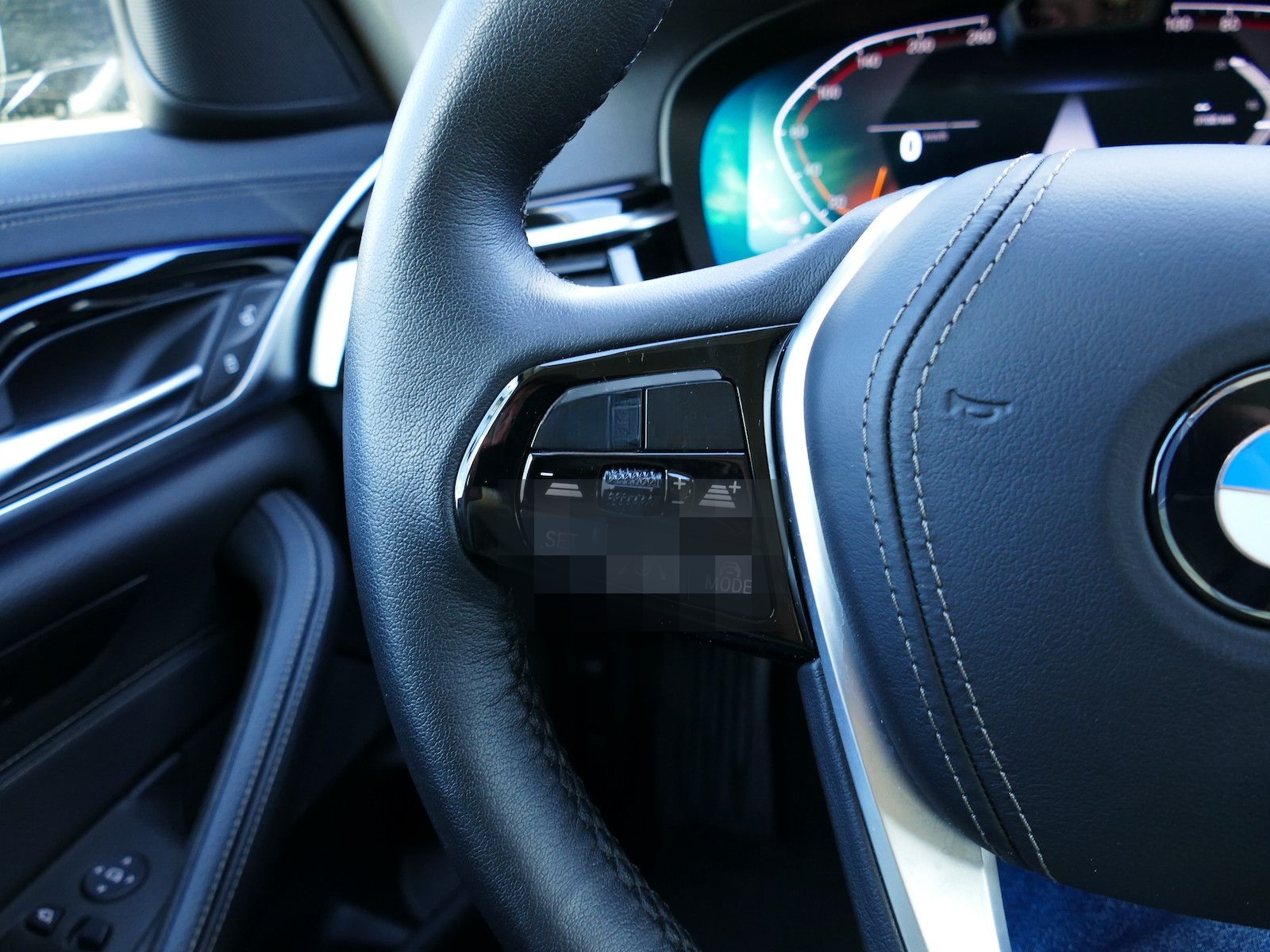 BMW 520d LuxuryLine HUD GSD ACC Laser AHK Sitzbelüf foto 16