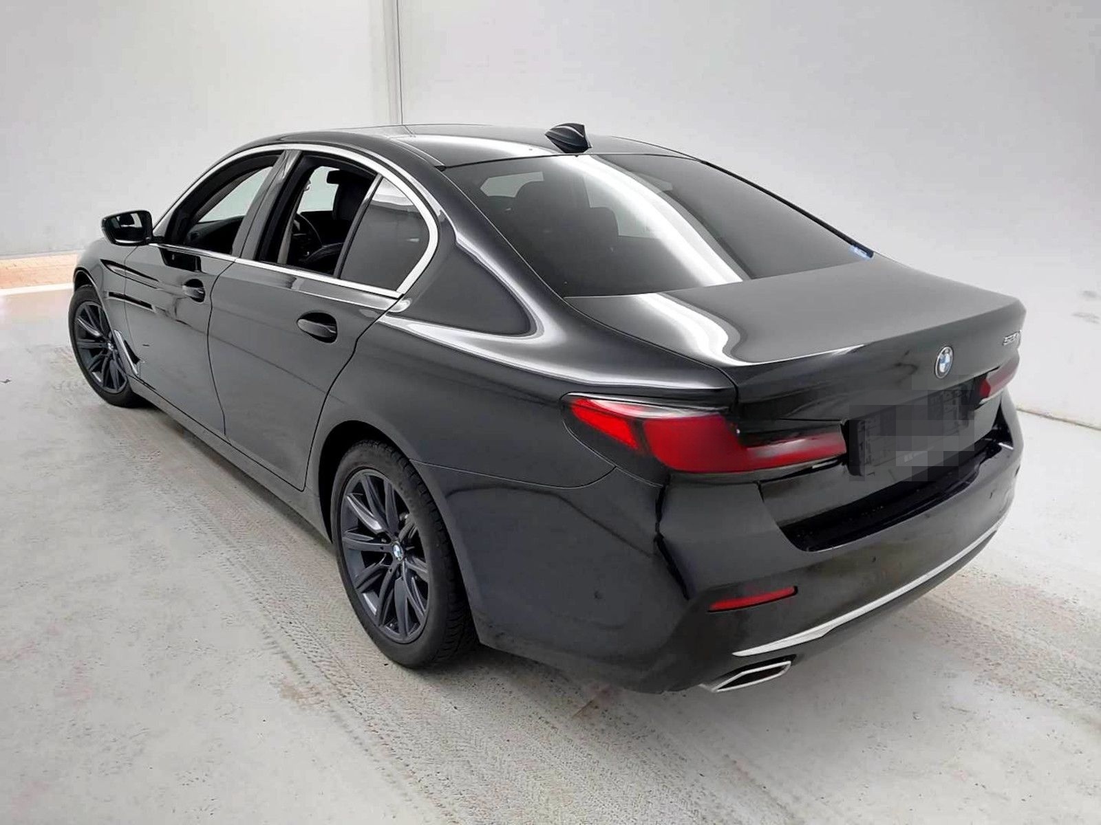 BMW 520d LuxuryLine HUD GSD ACC Laser AHK Sitzbelüf foto 3