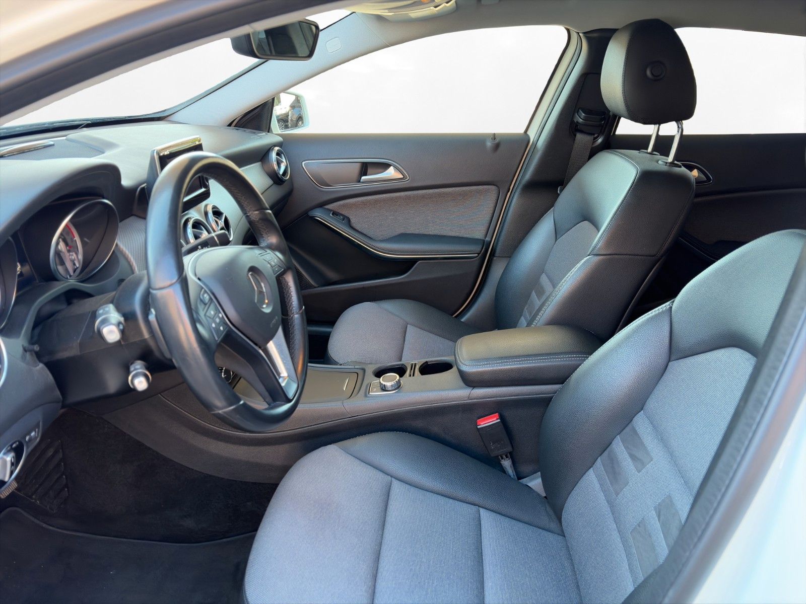 Mercedes-Benz GLA 250 4Matic Style Kamera foto 7