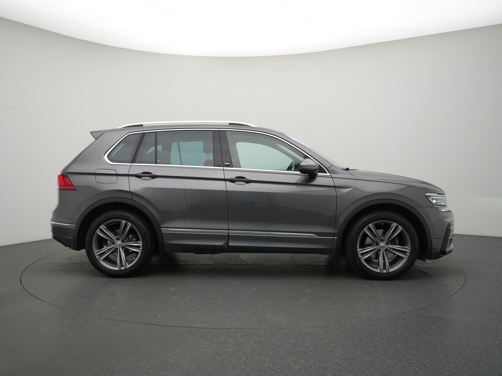 Volkswagen Tiguan R-Line AHK ACC NAVI SHZ PANO foto 3