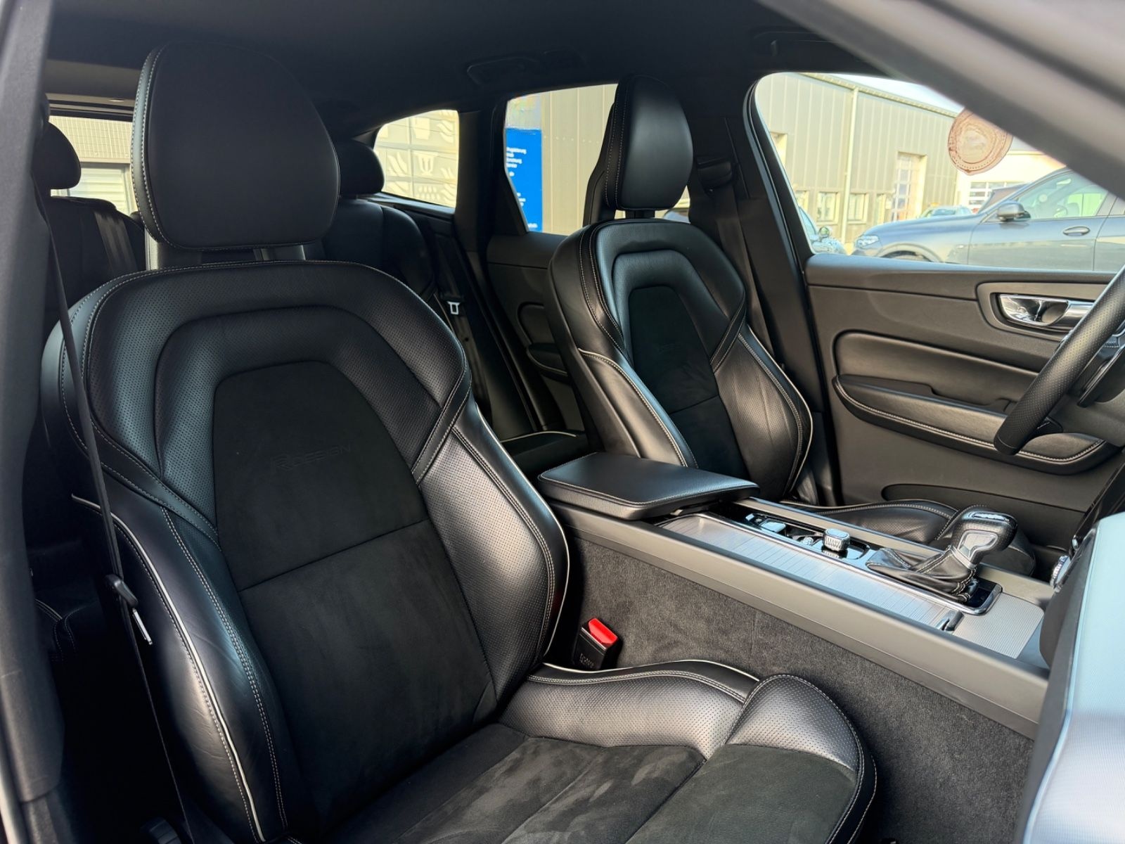 Volvo XC 60 XC60 R Design AWD|360Grad|B&W|AHK| foto 12