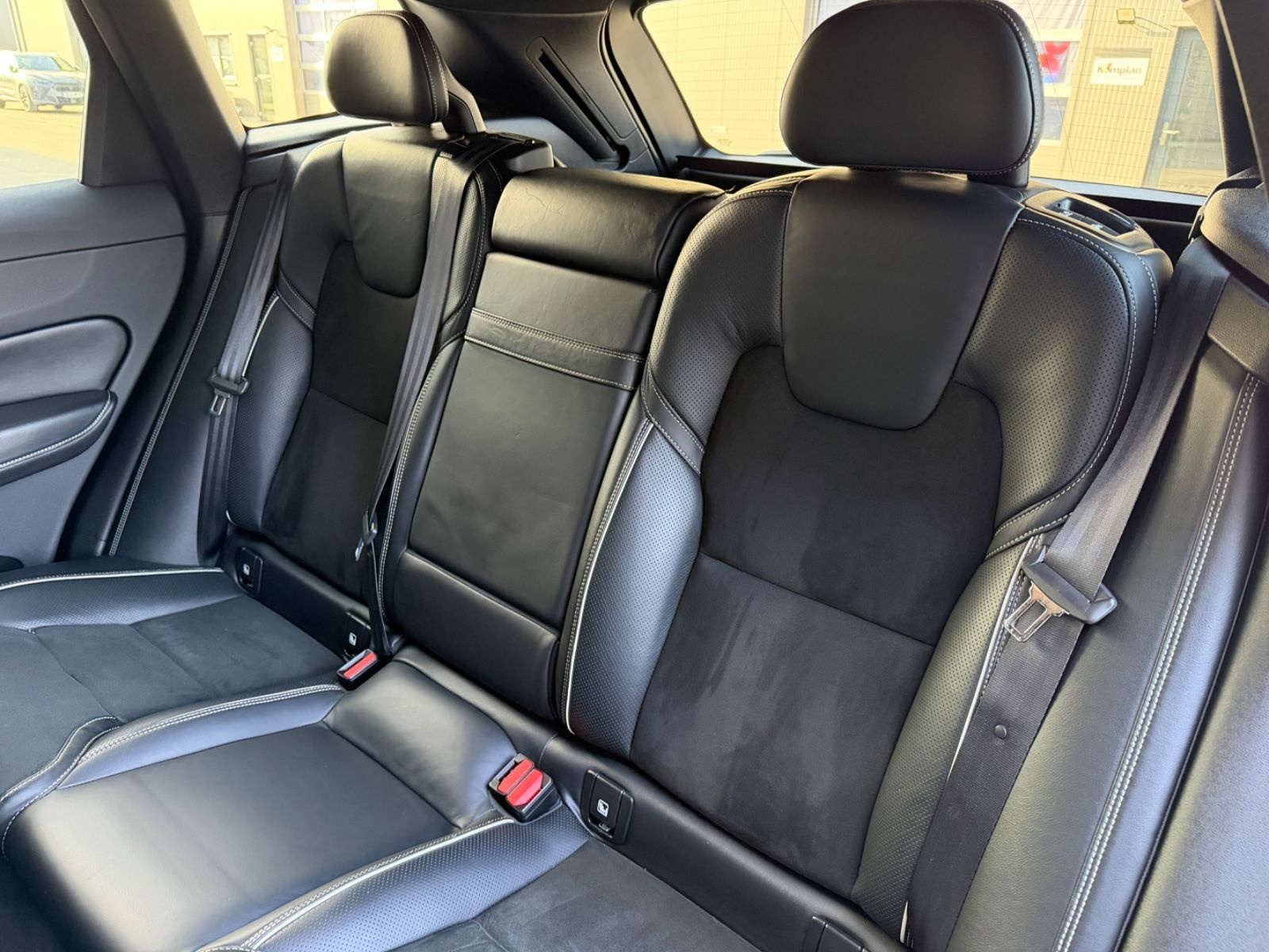 Volvo XC 60 XC60 R Design AWD|360Grad|B&W|AHK| foto 13