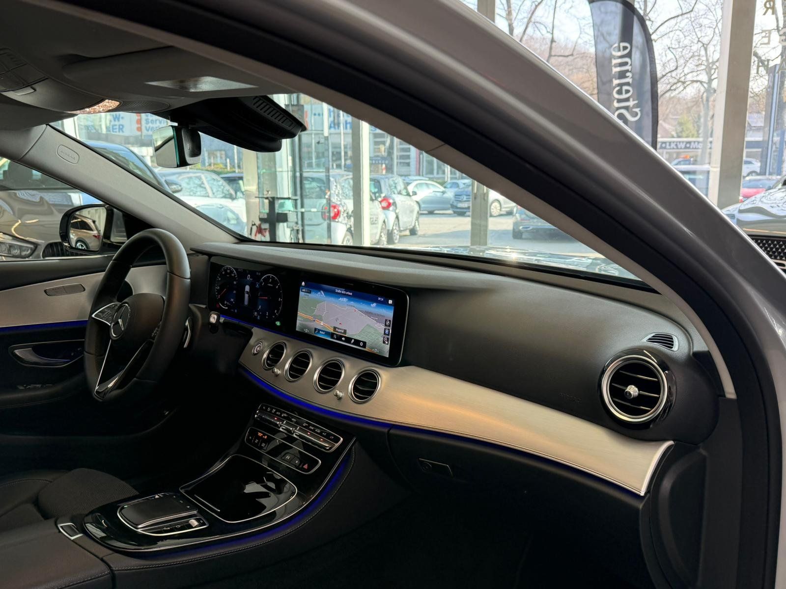 Mercedes-Benz E 220 T d AVANTGARDE AHK+MBUXHIGH+SIDEBAGSFOND foto 16