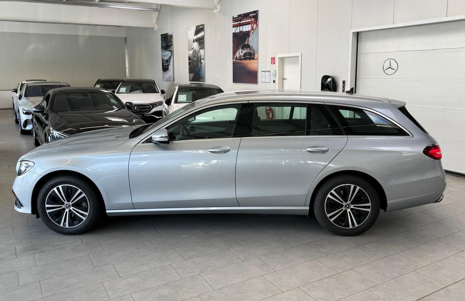Mercedes-Benz E 220 T d AVANTGARDE AHK+MBUXHIGH+SIDEBAGSFOND foto 3