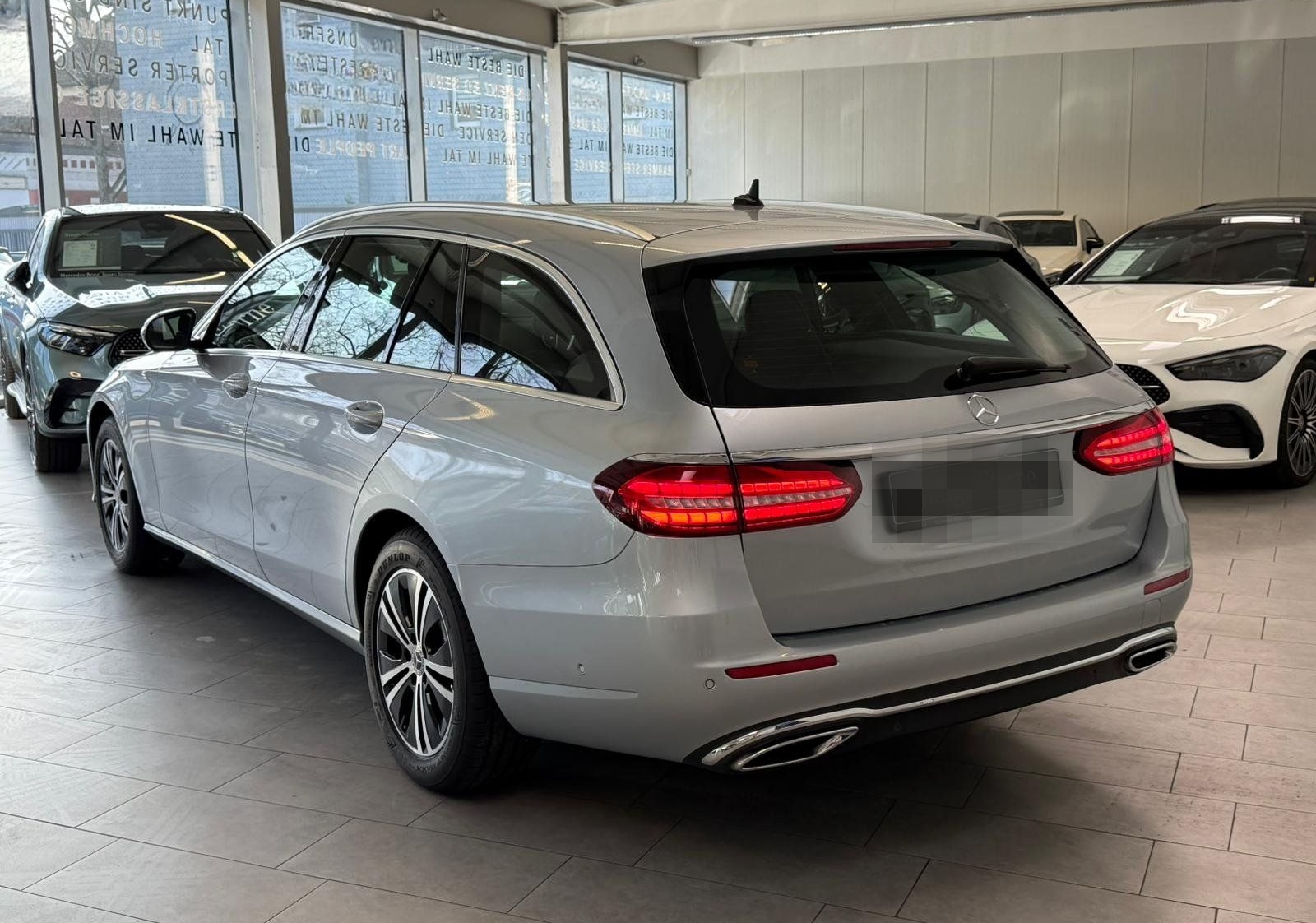 Mercedes-Benz E 220 T d AVANTGARDE AHK+MBUXHIGH+SIDEBAGSFOND foto 4