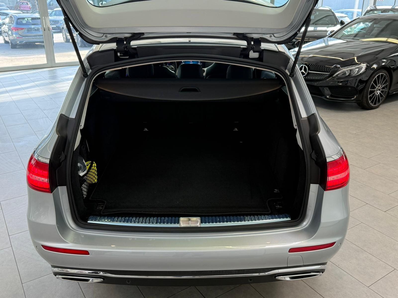 Mercedes-Benz E 220 T d AVANTGARDE AHK+MBUXHIGH+SIDEBAGSFOND foto 6