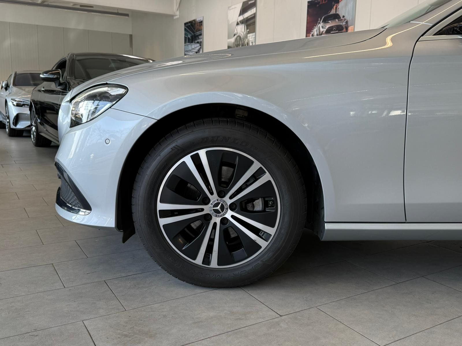 Mercedes-Benz E 220 T d AVANTGARDE AHK+MBUXHIGH+SIDEBAGSFOND foto 9