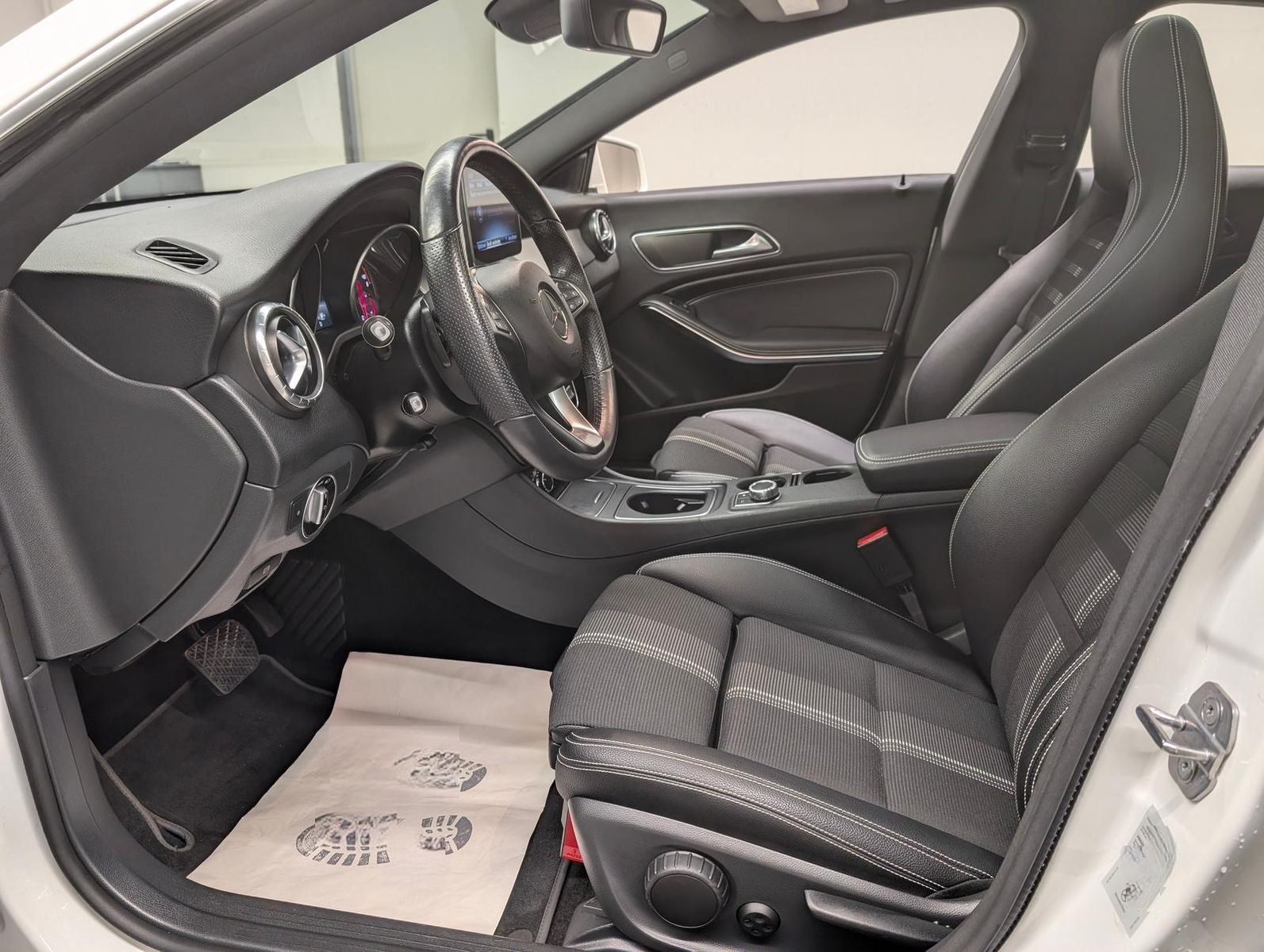 Mercedes-Benz CLA220 SB LED/Navi/SHZ/PDC/Tempom./Pano/18-LM foto 10