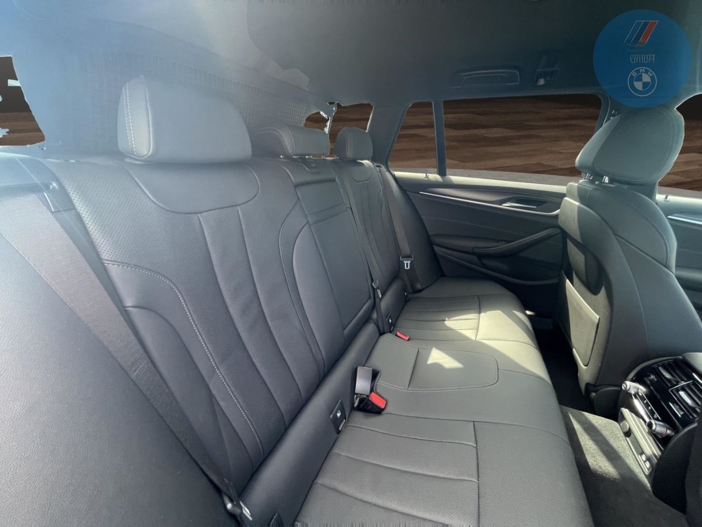 BMW 530 i xDrive M-Sport Touring AHK HUD StandHZG foto 4