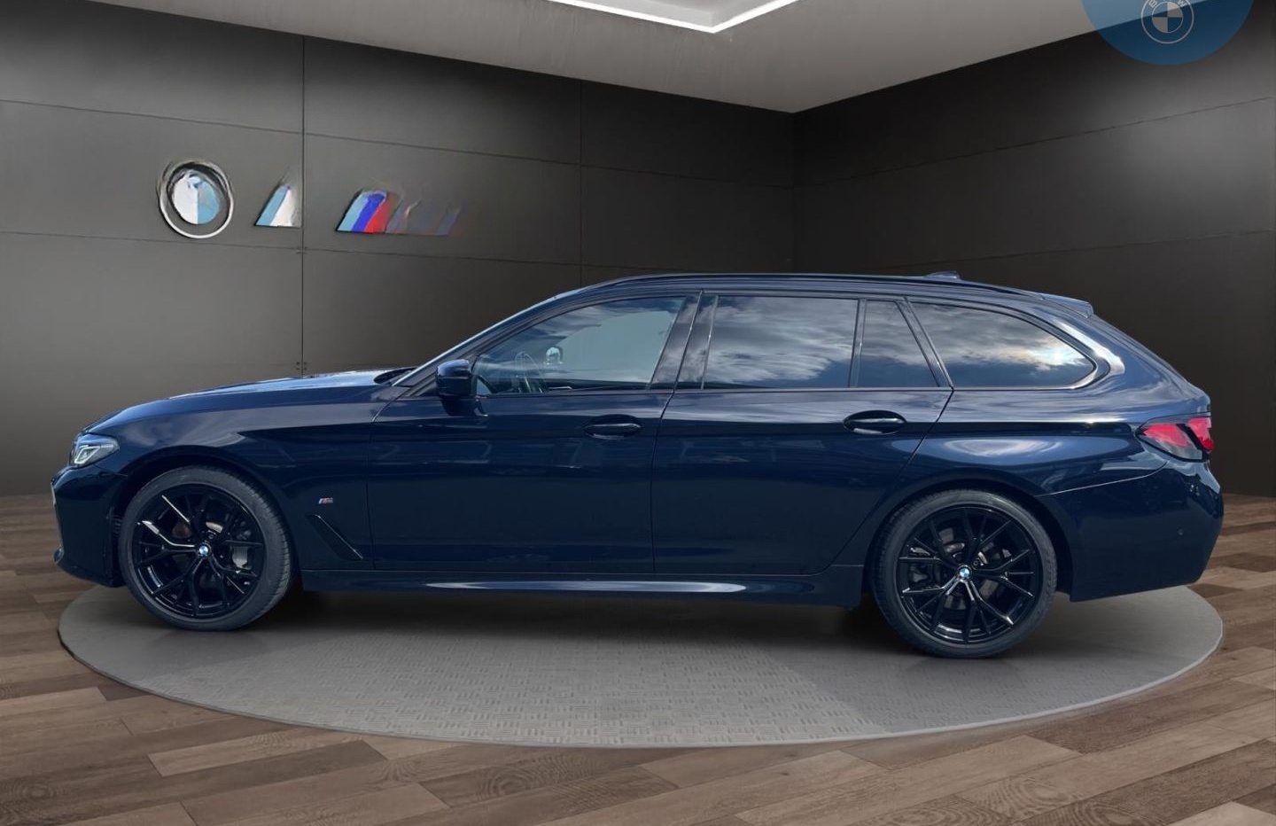 BMW 530 i xDrive M-Sport Touring AHK HUD StandHZG foto 6