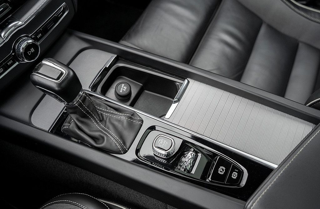 Volvo XC60 D4 R-Design AHK PANORAMADACH SPORTSITZ(E) foto 18