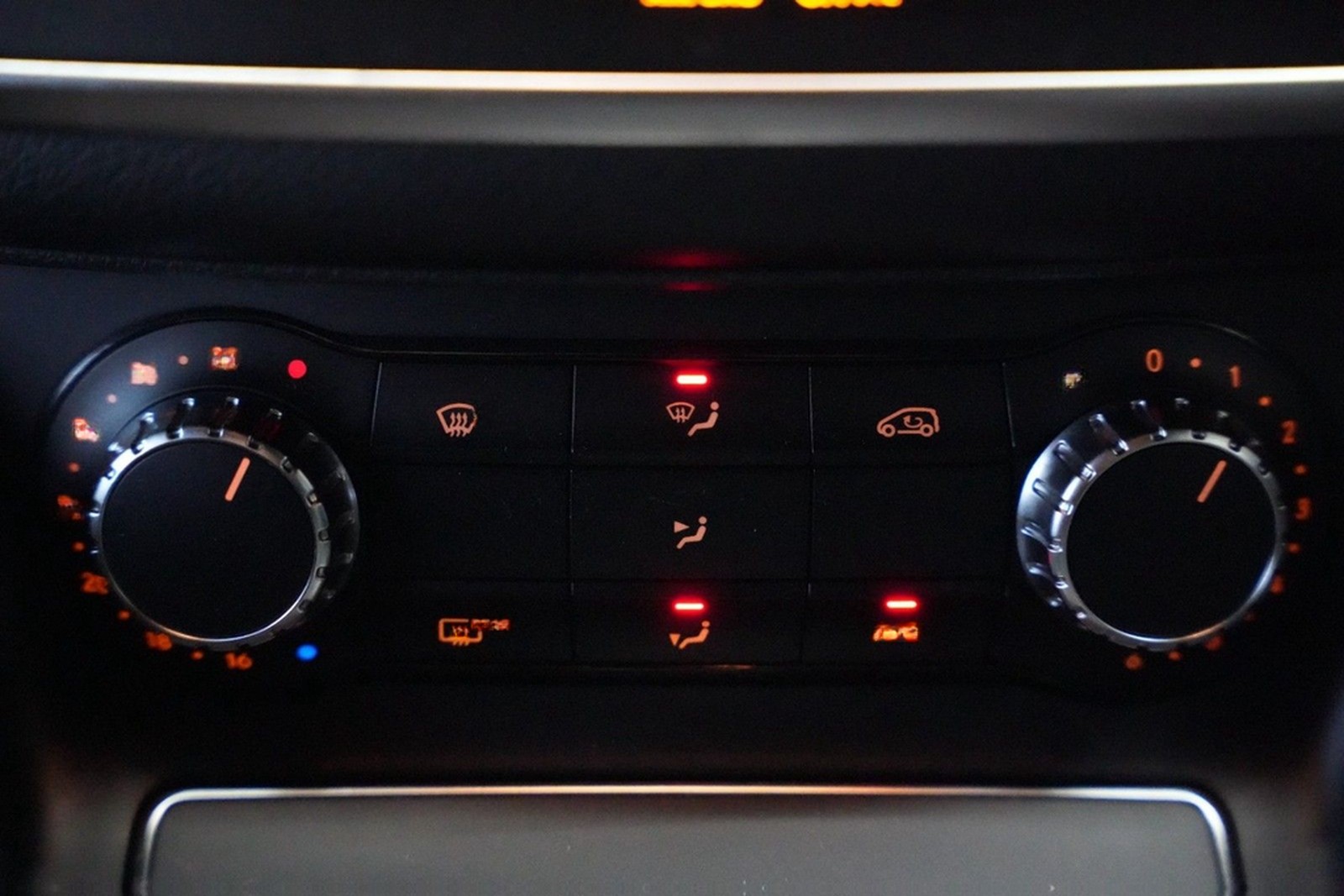 Mercedes-Benz CLA 200 Edition AMG-LINE*KAMERA*CARPLAY-NAVI foto 14