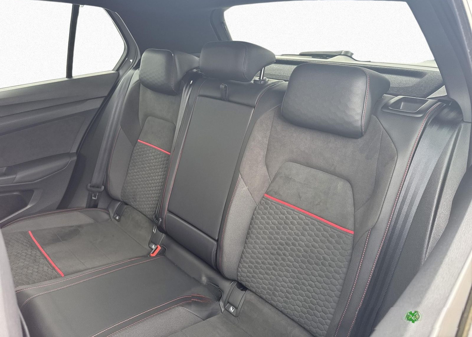 Volkswagen Golf VIII GTI Clubsport 2.0 TSI DSG MATRIX KAMER foto 11