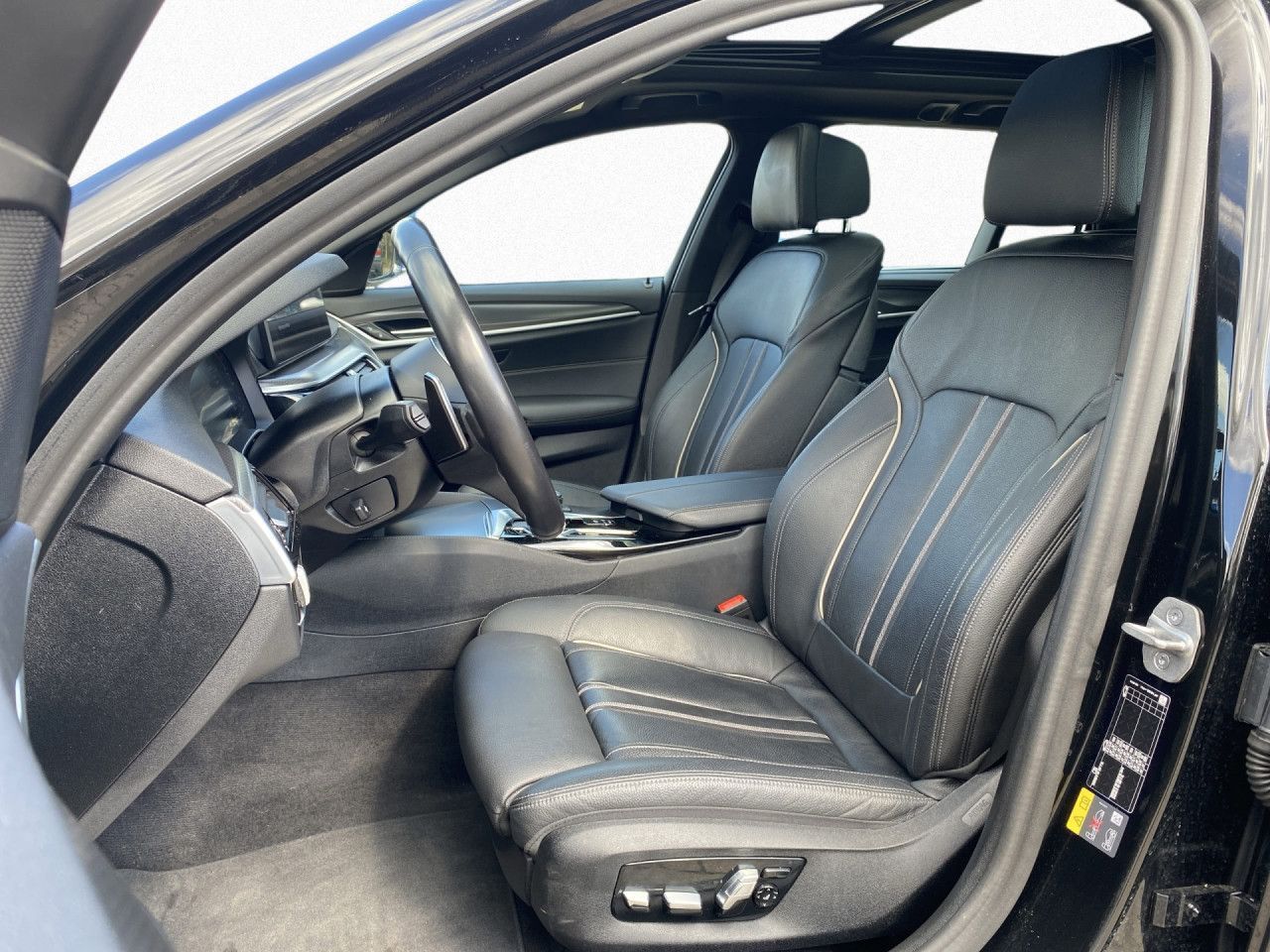 BMW 530e xD  M SPORT T Aut. AHK,Pano,HUD,Laser,DA+ foto 9