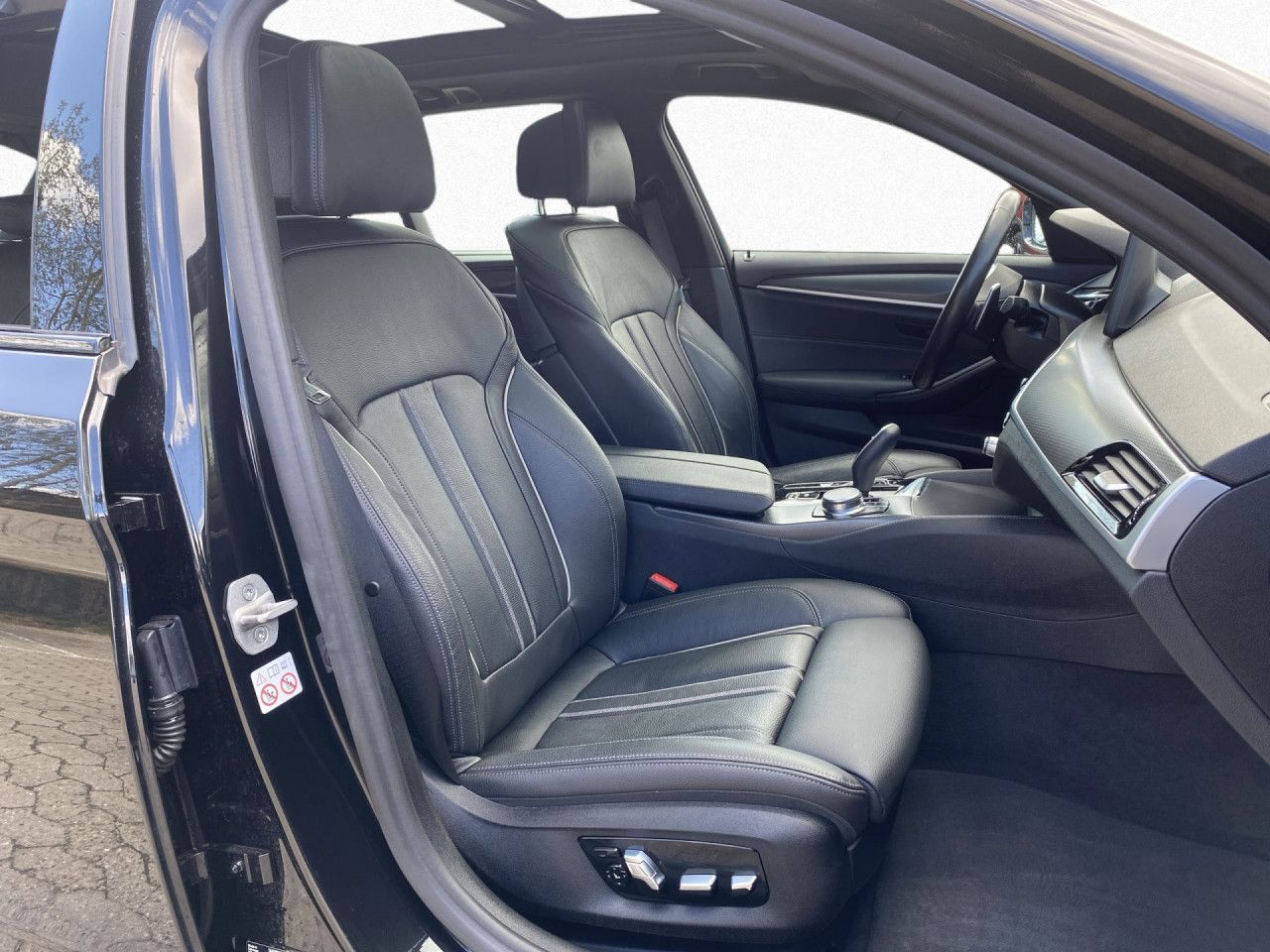 BMW 530e xD  M SPORT T Aut. AHK,Pano,HUD,Laser,DA+ foto 10