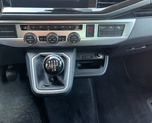 Volkswagen T6 Multivan T6.1 2.0 TDI Trendline 7-Stize Stand foto 21