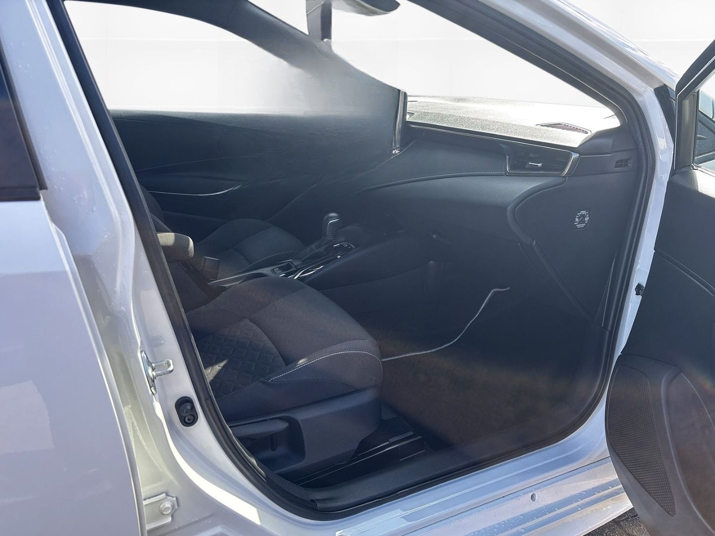 Toyota Corolla 2.0 Hybrid Club +Kamera +Sitzheizung +Ei foto 15