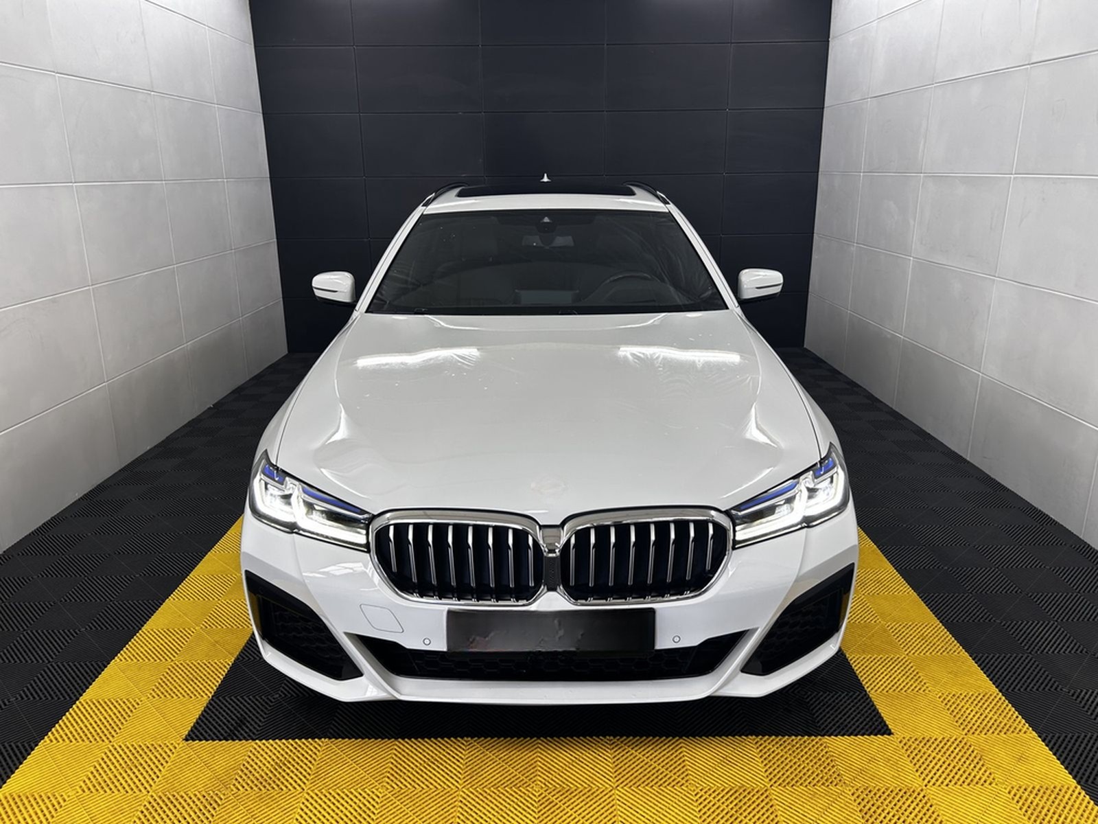 BMW 520 i M Sport+Pano+Laser+Ambiente+Memory+Kam+HUD foto 2