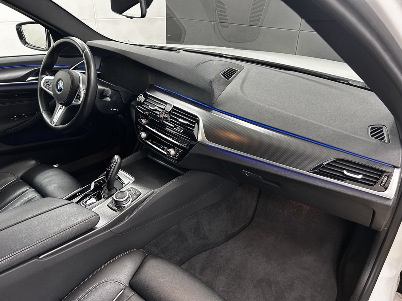 BMW 520 i M Sport+Pano+Laser+Ambiente+Memory+Kam+HUD foto 11