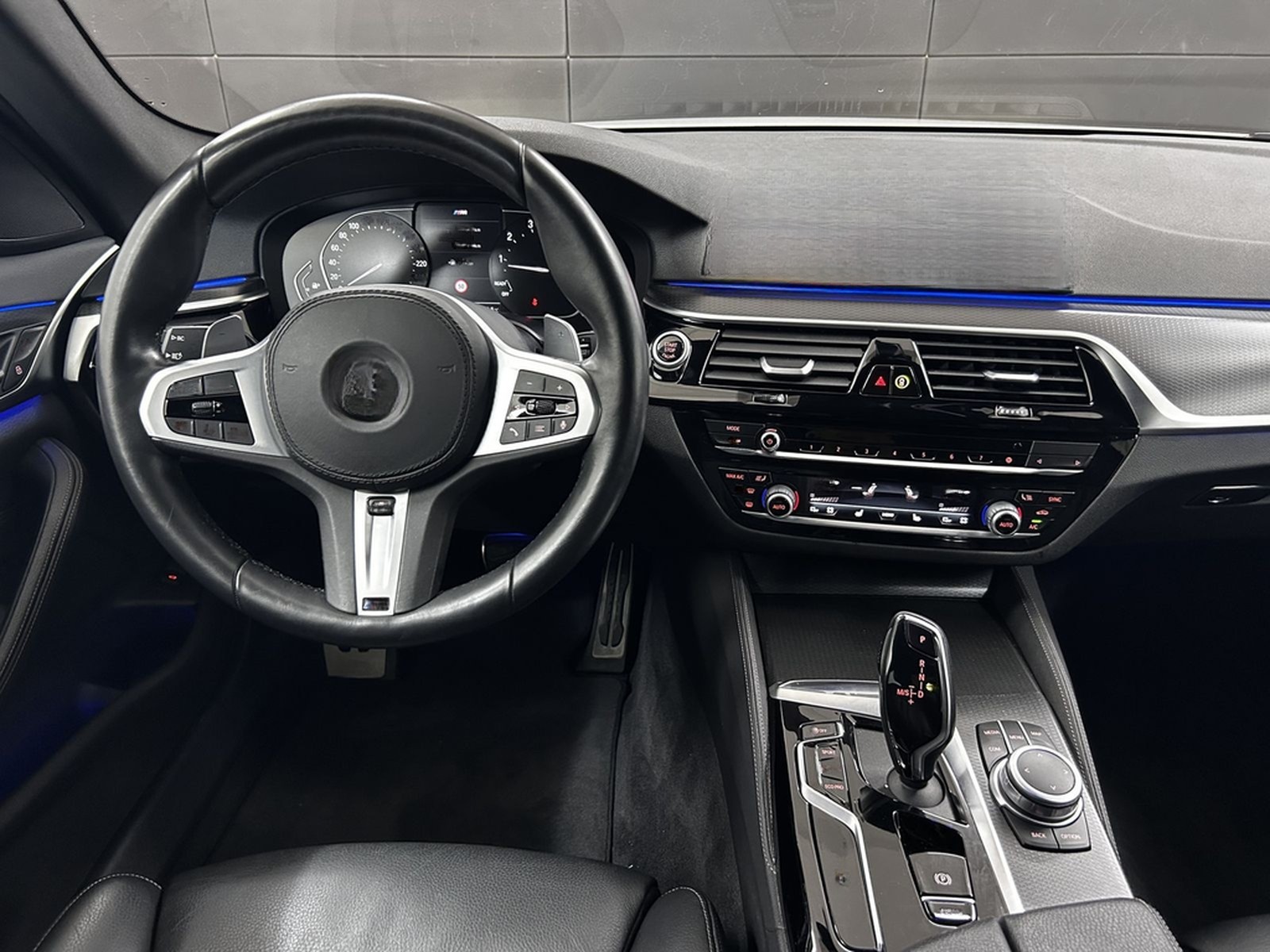 BMW 520 i M Sport+Pano+Laser+Ambiente+Memory+Kam+HUD foto 13