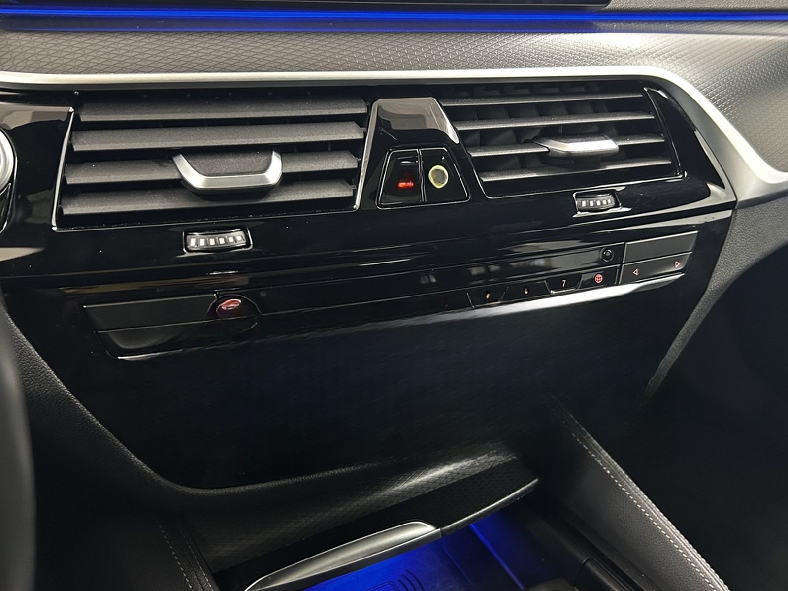 BMW 520 i M Sport+Pano+Laser+Ambiente+Memory+Kam+HUD foto 18