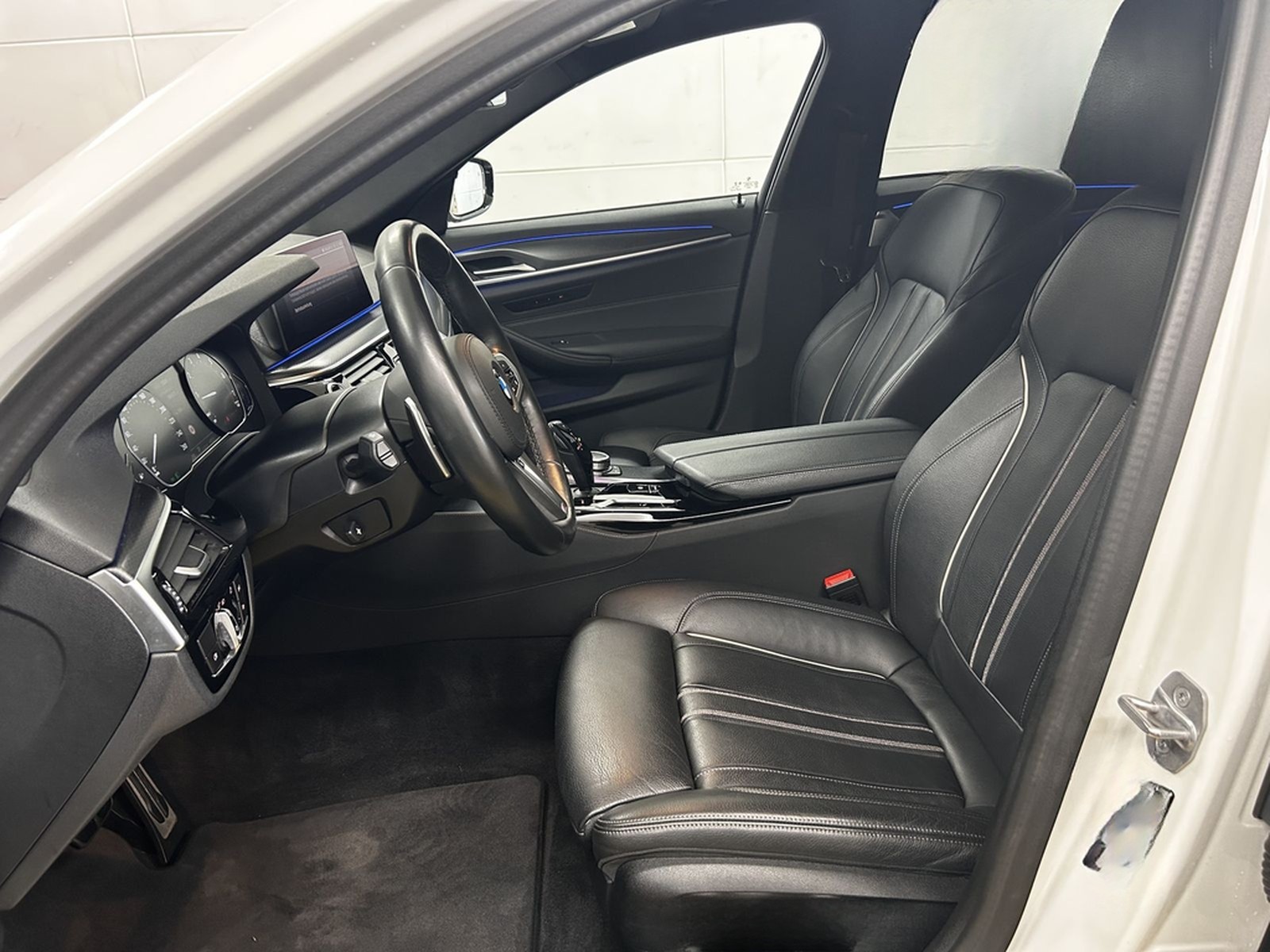 BMW 520 i M Sport+Pano+Laser+Ambiente+Memory+Kam+HUD foto 28