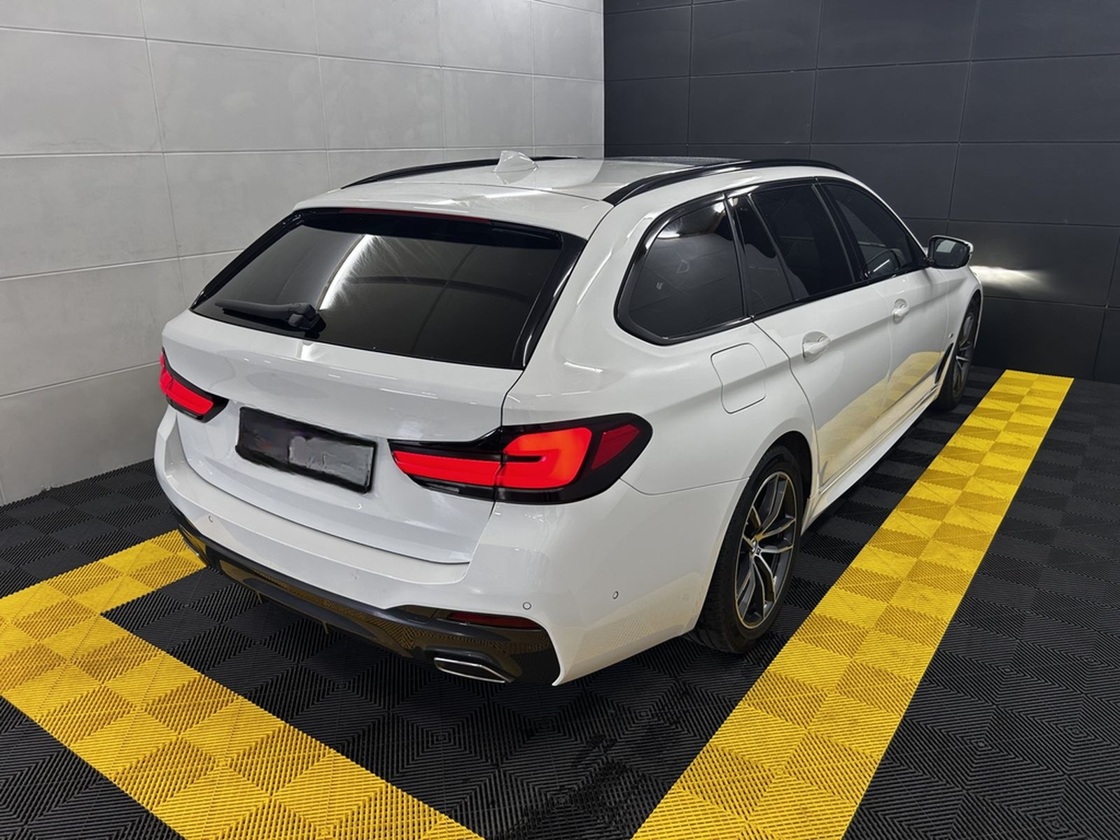BMW 520 i M Sport+Pano+Laser+Ambiente+Memory+Kam+HUD foto 4