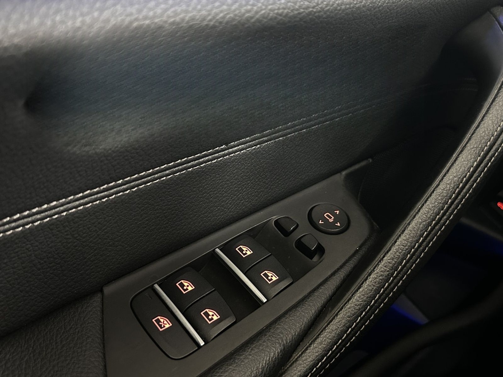 BMW 520 i M Sport+Pano+Laser+Ambiente+Memory+Kam+HUD foto 32