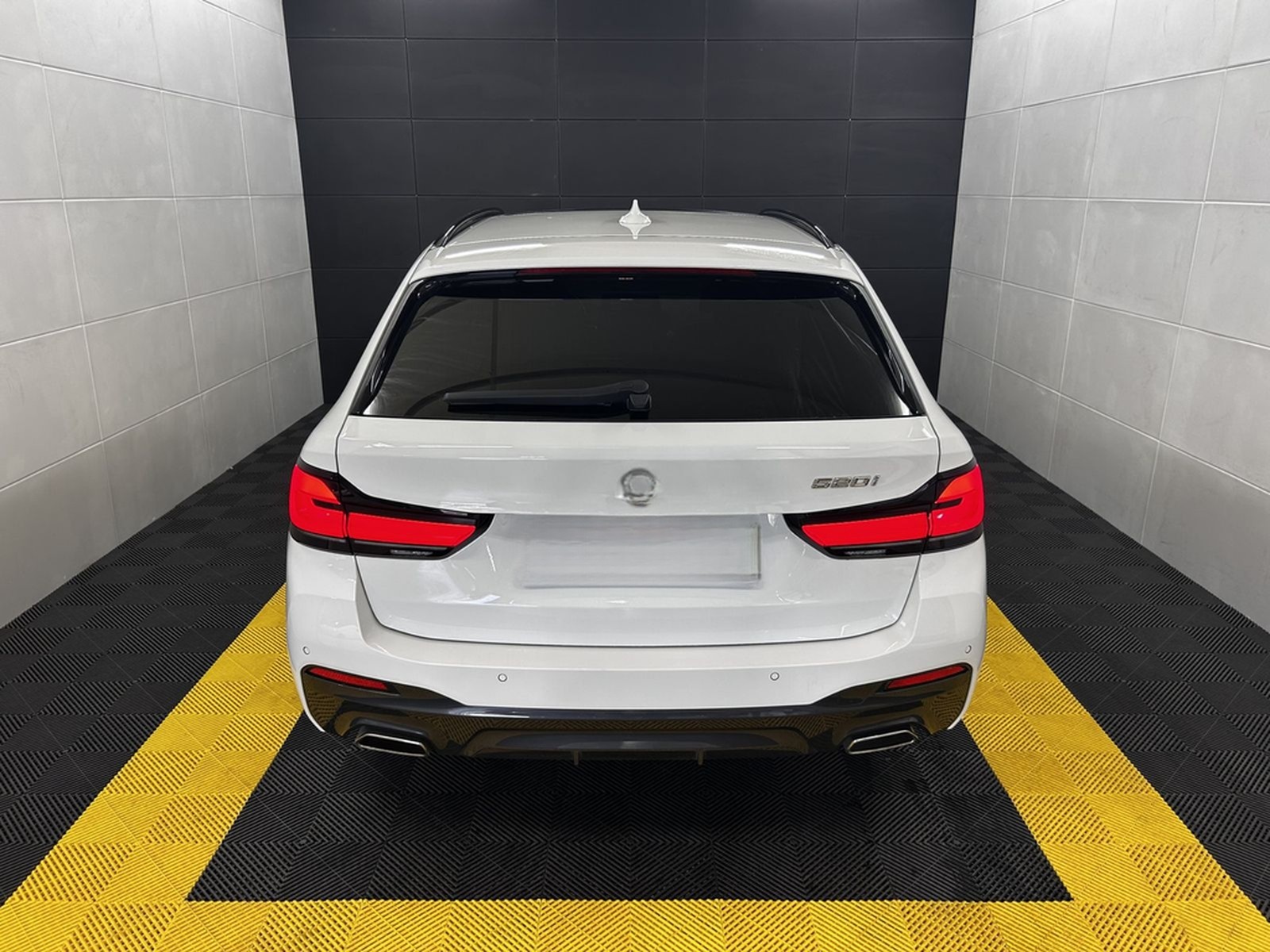 BMW 520 i M Sport+Pano+Laser+Ambiente+Memory+Kam+HUD foto 6
