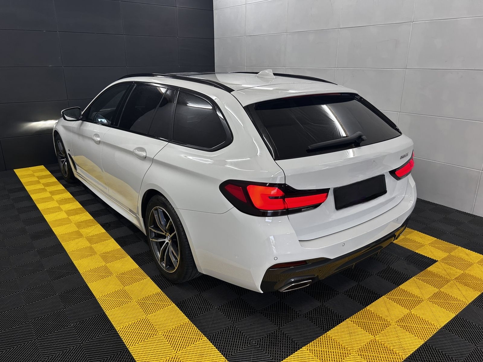 BMW 520 i M Sport+Pano+Laser+Ambiente+Memory+Kam+HUD foto 7